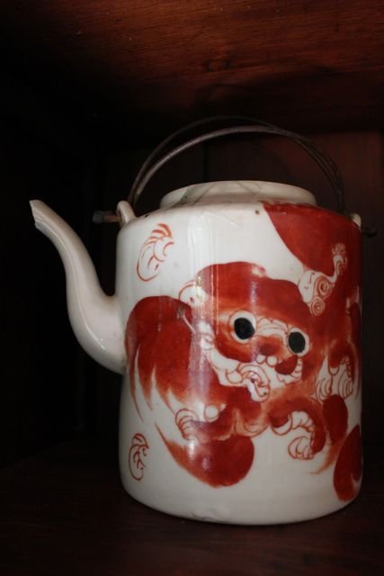 Heirloom White Tea Pot w Red Dragon